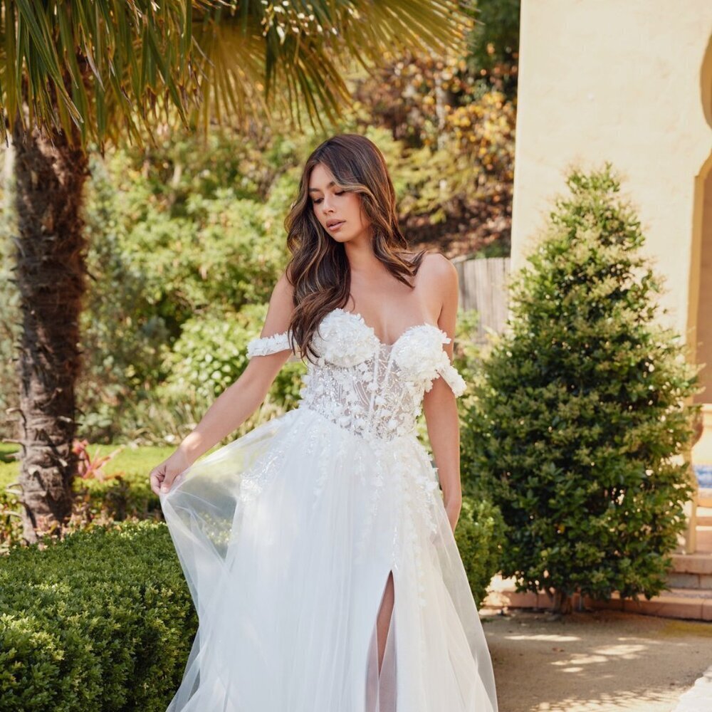 NEW OFF SHOULDER WEDDING GOWN W/ SWEETHEART NECKLINE & FLORAL APPLIQUE JT2483KW